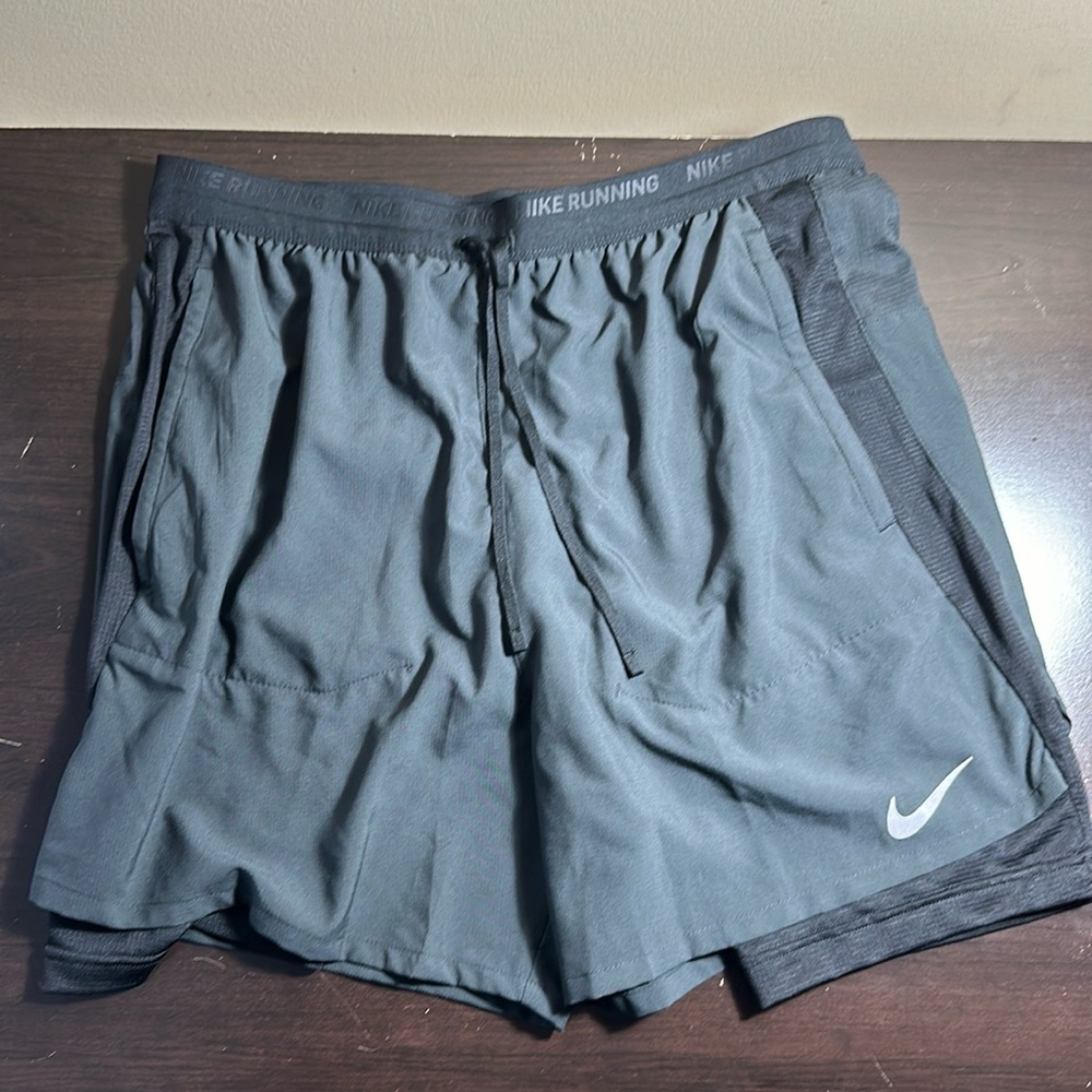 Nike Men’s gray 2-1 5” running shorts Medium